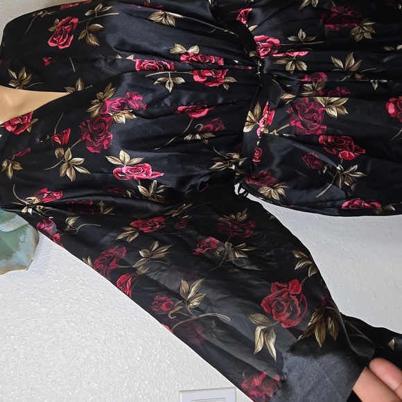 Maidenform Black and Red Floral Satin Robe - Picture 2 of 4